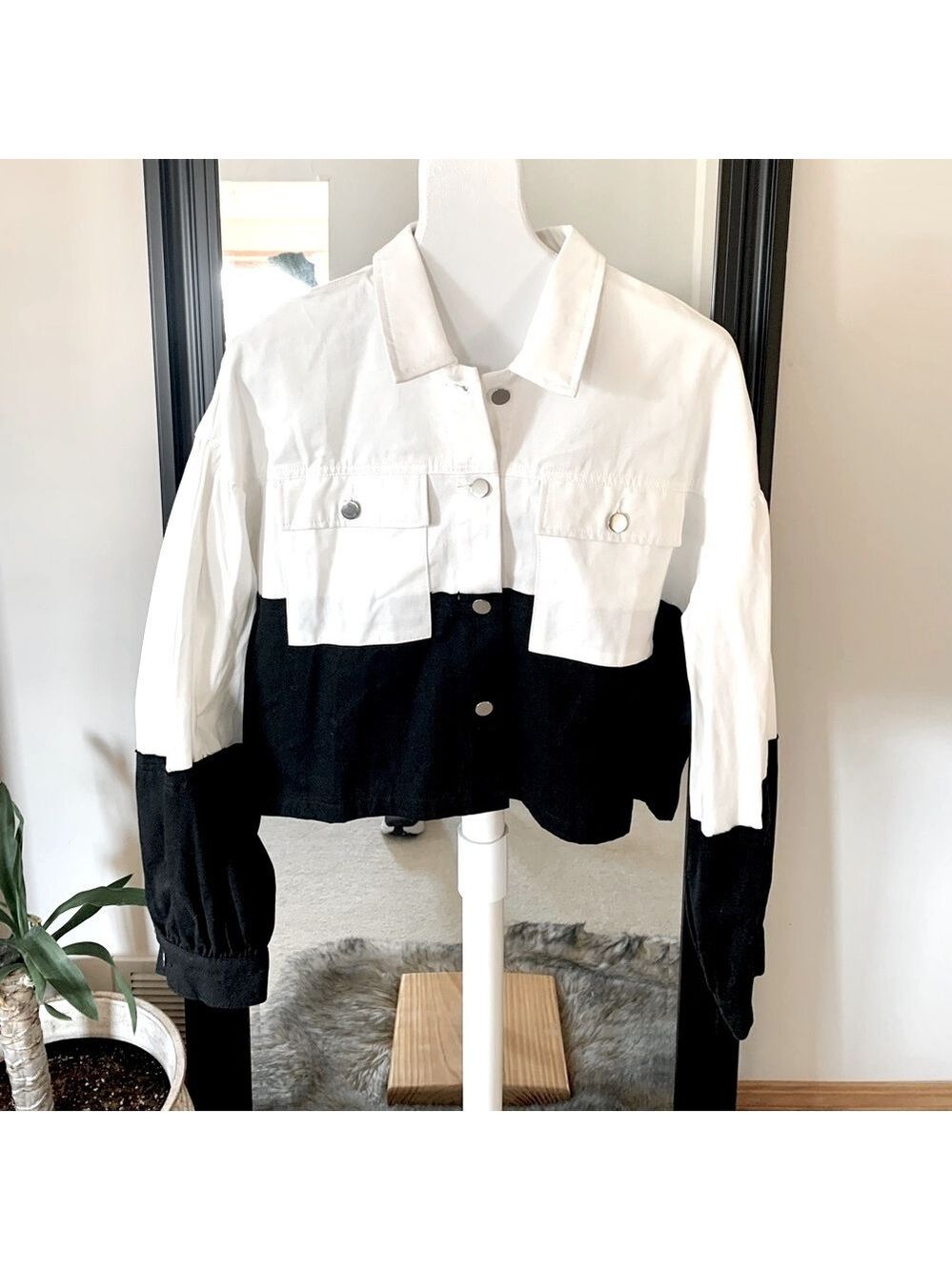 HYFVE Black & White Colorblock Cropped Long Sleeve Jacket
